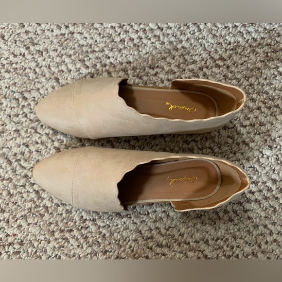 New Qupid Cream Flat Shoe 6.5 - Picture 2 of 2